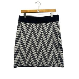 Ann Taylor Black White Chevron Knit Skirt Medium Herringbone Preppy‎ Minimalist